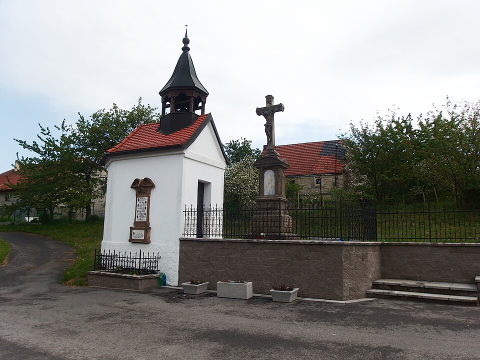 Fayl:Pustina, kaple.jpg