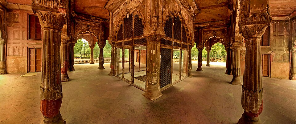 Fayl:Roshanara's Tomb.jpg