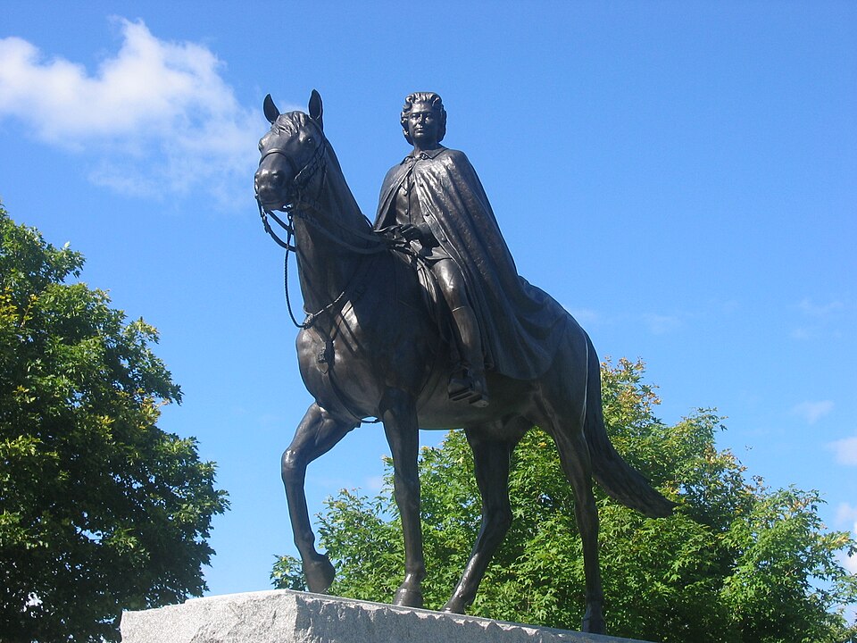 Fayl:Statue Elizabeth II 2.jpg