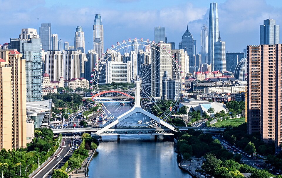 Fayl:Tianjin Eye and Tianjin.jpg