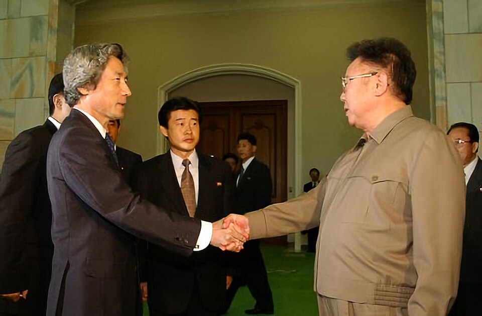 Fayl:Kim Jong-il&Jun'ichirō Koizumi.jpg