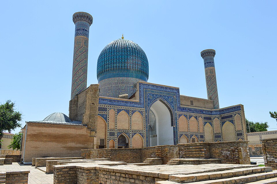 Fayl:Mausoleum Courtyard (220311963).jpeg