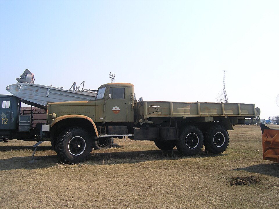 Fayl:KrAZ-214 in Technical museum Togliatti.jpg