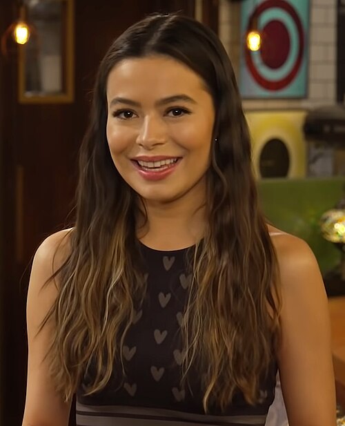 Fayl:Miranda Cosgrove NickRewind 2022.jpg