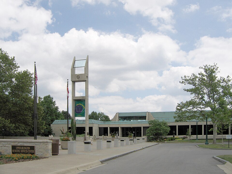Fayl:Upper Arlington Municipal Center.jpg