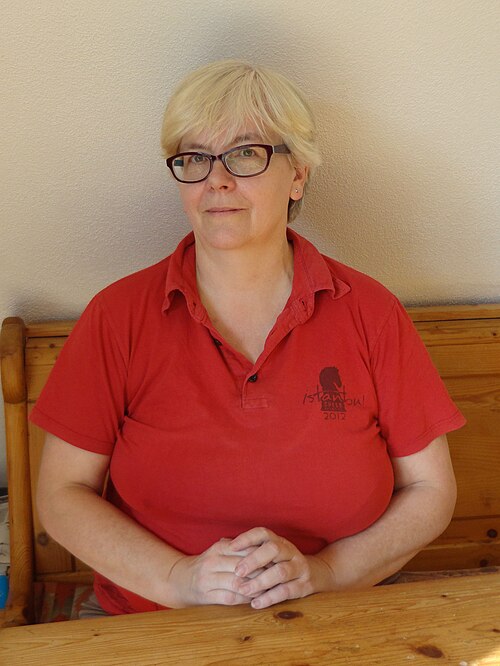 Fayl:Barbara Hund Freiburg 2015.JPG