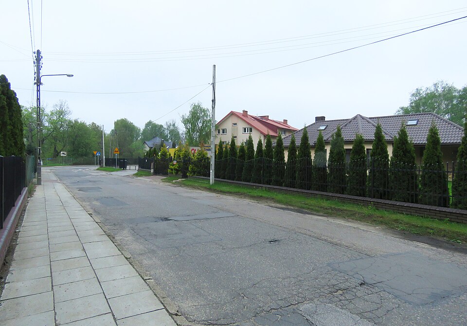 Fayl:DĄBRÓWKA SZLACHECKA ulica Czeremchowa 01.jpg