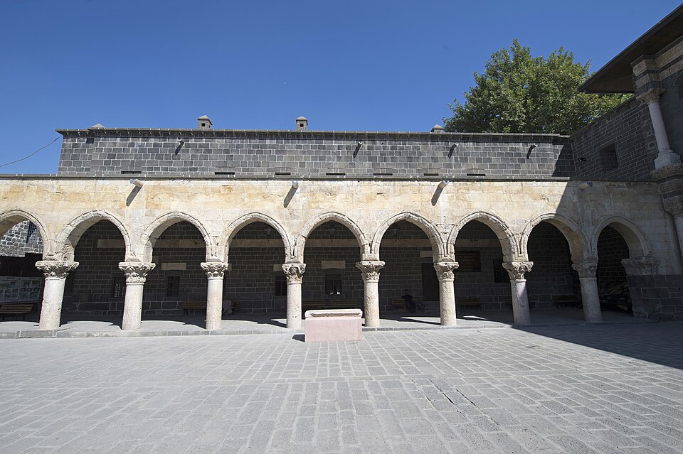 Fayl:Diyarbakır Mesudiye Medresesi 3704.jpg