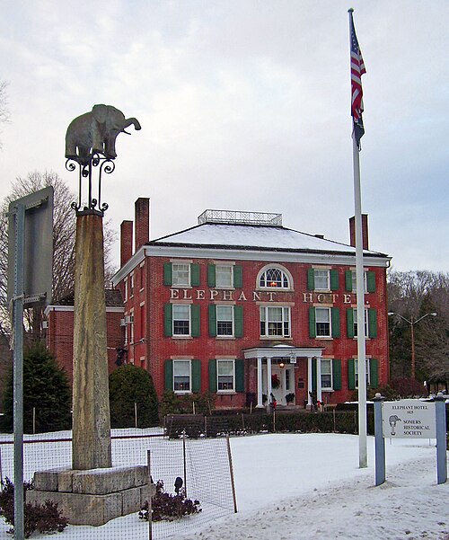 Fayl:Elephant Hotel 2007.jpg