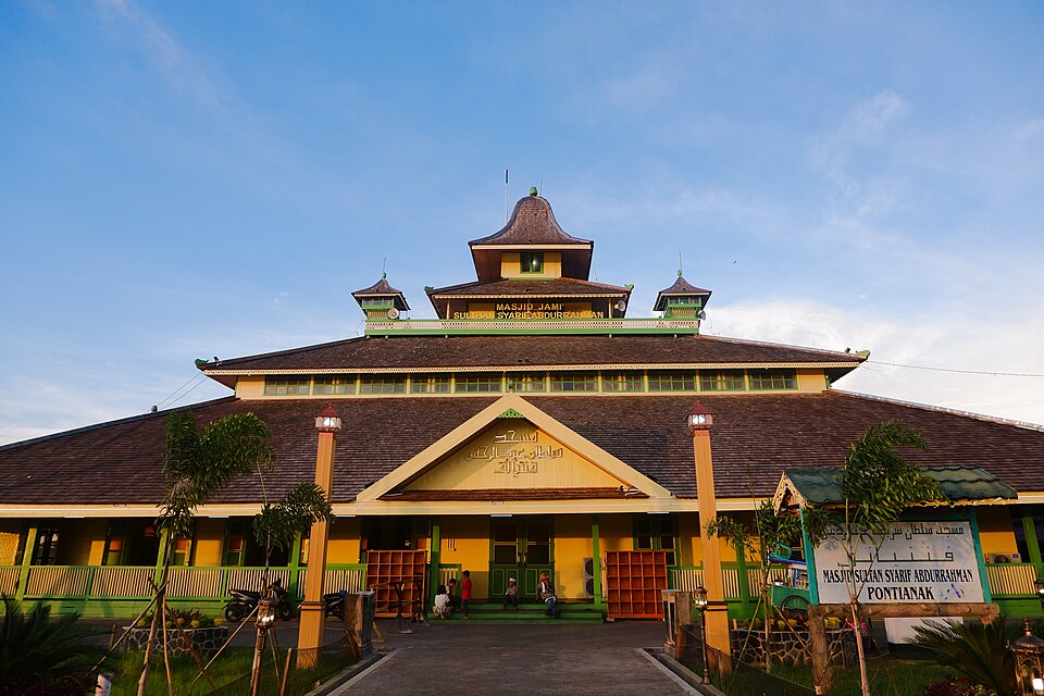 Fayl:Masjid Kesultanan Syarif Abdurrahman.jpg