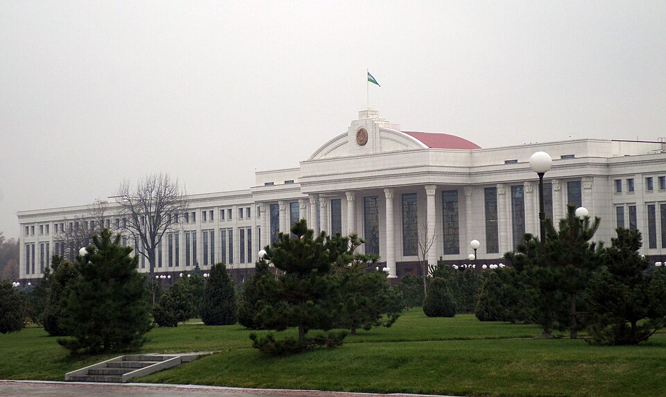 Fayl:Parliament of Uzbekistan.JPG