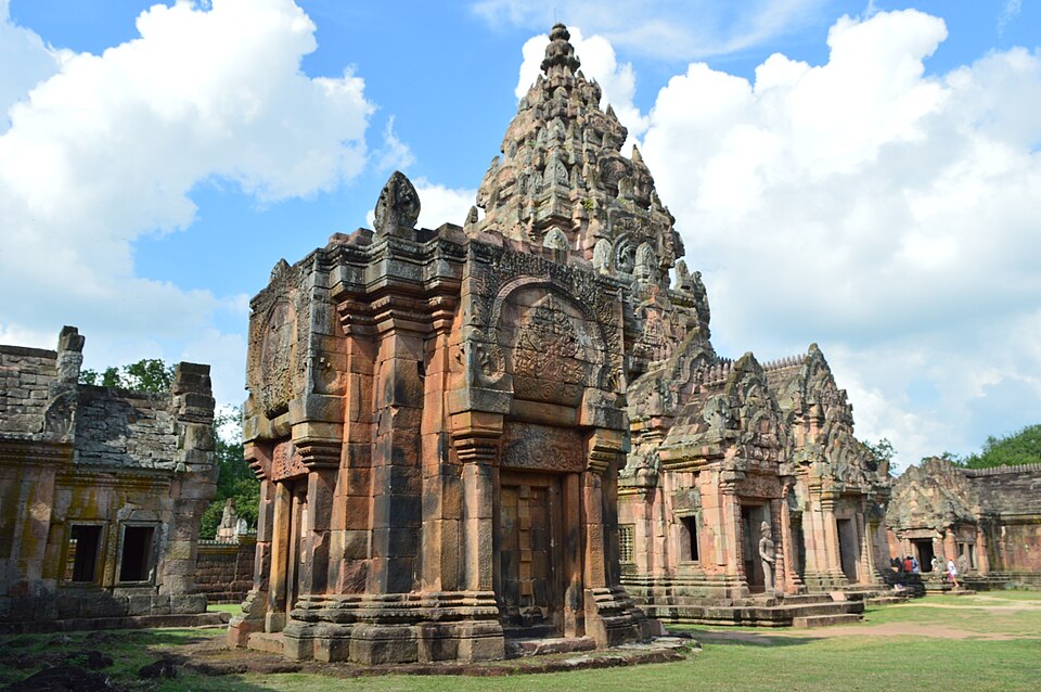 Fayl:ปราสาทพนมรุ้ง รุ่งเรืองดั่งสวรรค์.JPG