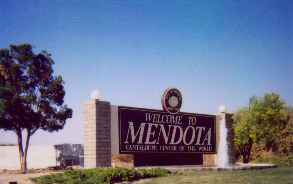Fayl:Mendota entrance sign 2006.jpg