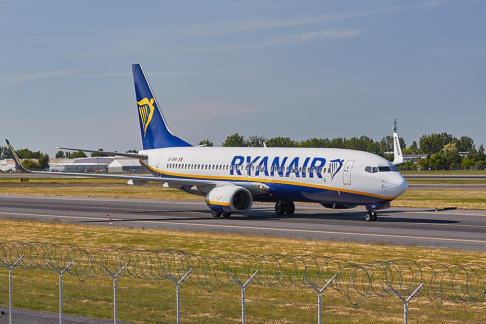 Fayl:Ryanair Boeing 737-800 EI-DwK EPPO-7.jpg