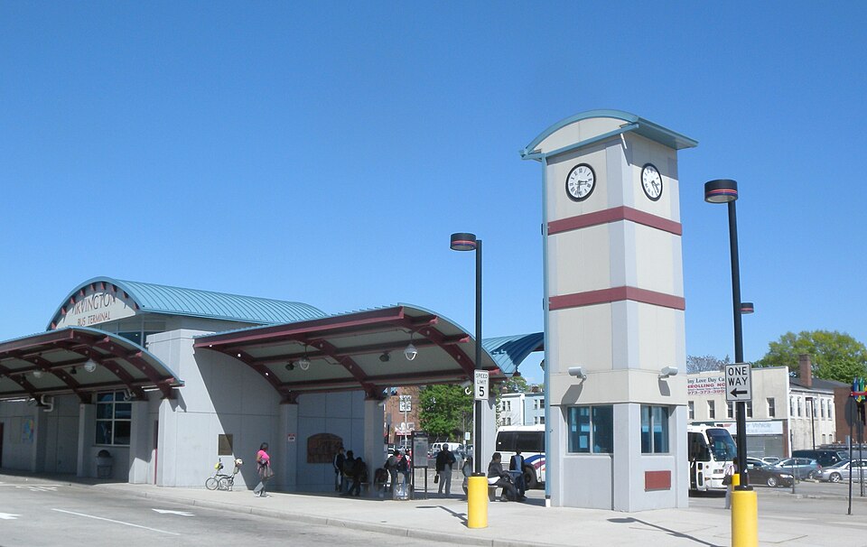 Fayl:Irvington Bus Terminal jeh.JPG