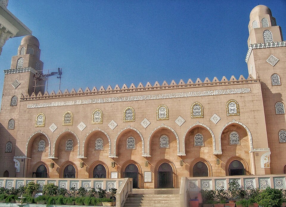 Fayl:Masjid e Moazzam Surat.jpg