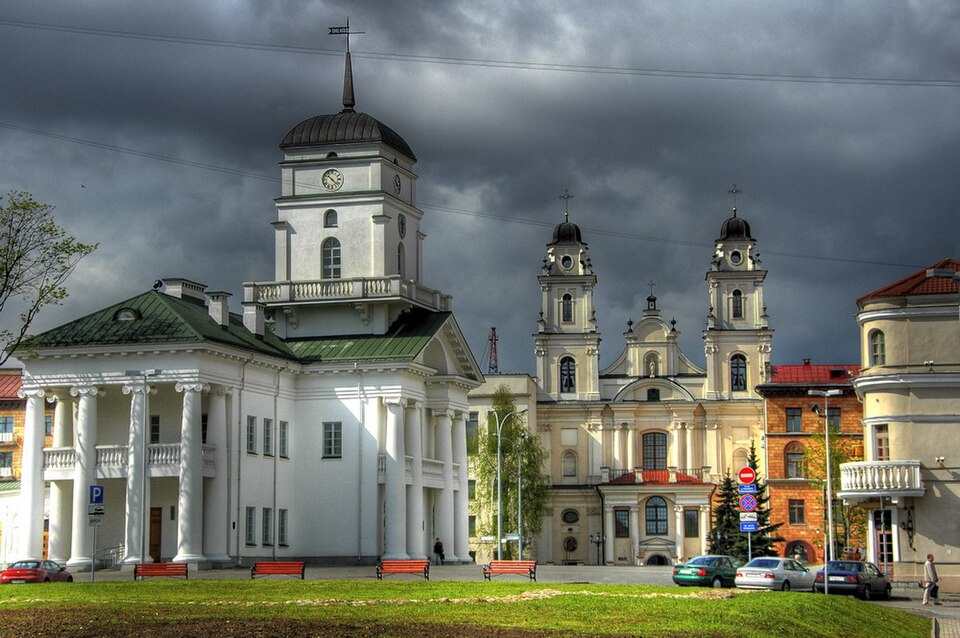 Fayl:Miensk, old town (34221353642).jpg