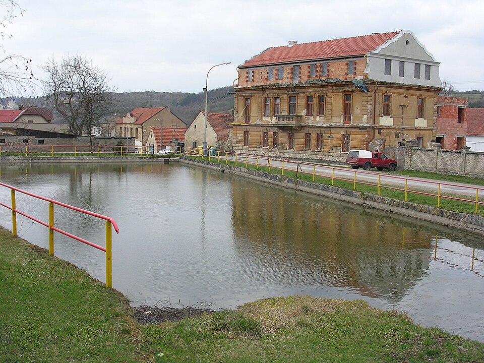 Fayl:Mořina, nádrž.jpg