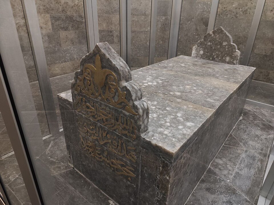Fayl:جامع النبي جرجيس (الضريح).jpg