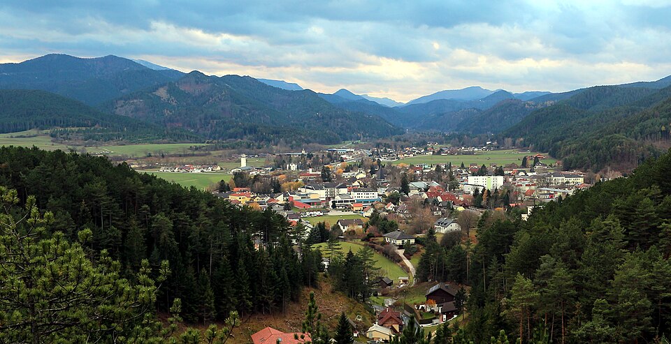 Fayl:View of Pernitz, Lower Austria.jpg