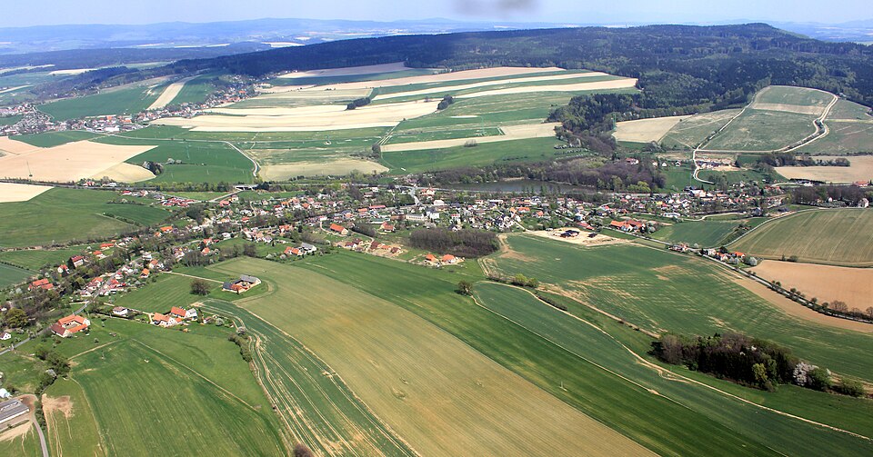 Fayl:Záměl from air-K2-1.jpg