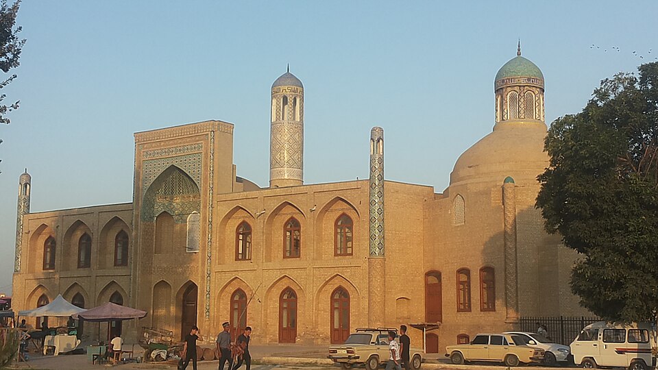 Fayl:Moellah Kirigizmadrassa.jpg