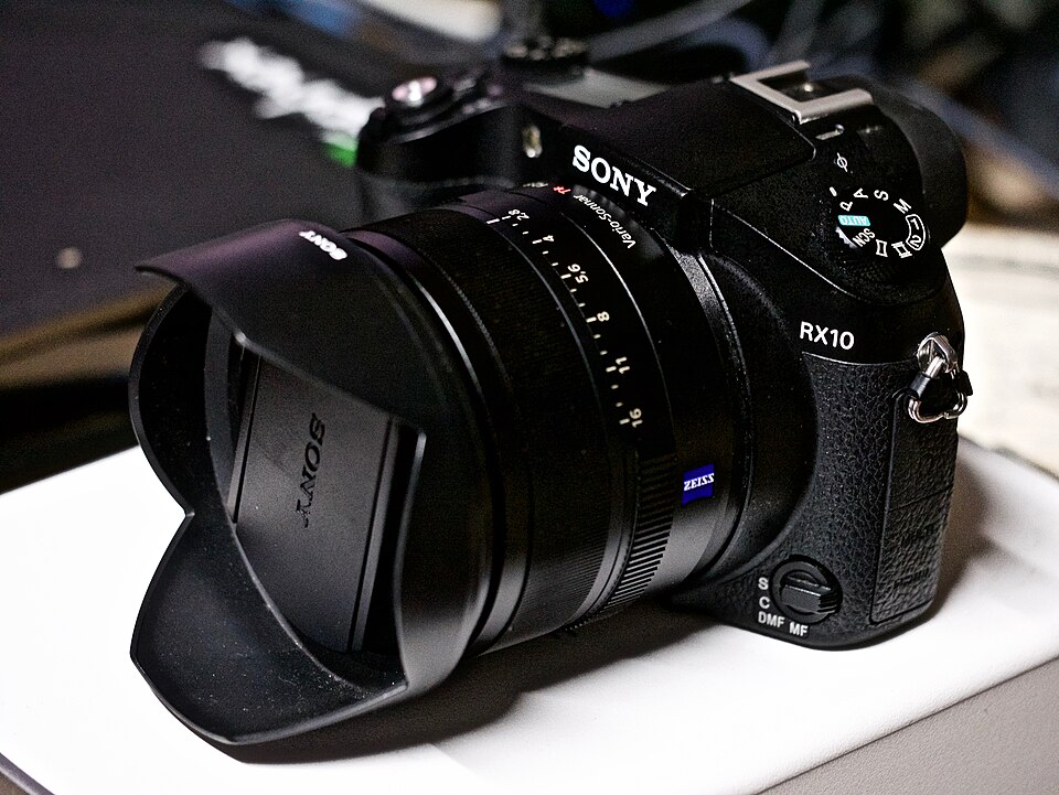 Fayl:Sony Cyber-shot DSC-RX10.jpg