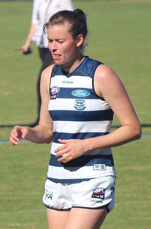 Fayl:Erin Hoare 2019.jpg