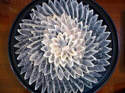 Fugu sashimi plastinkasi