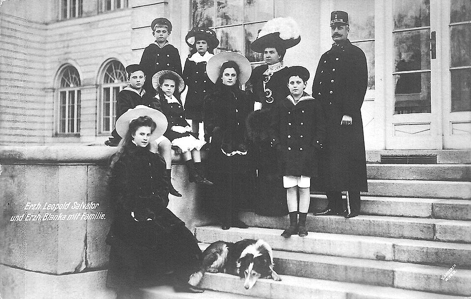 Fayl:Leopold Salvatore Family.jpg