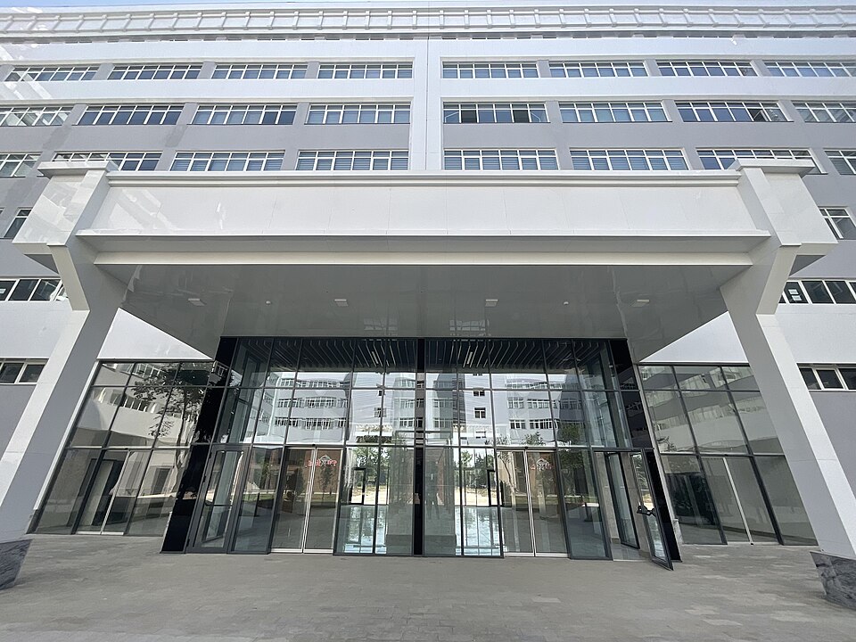 Fayl:TTA campus 3.jpg