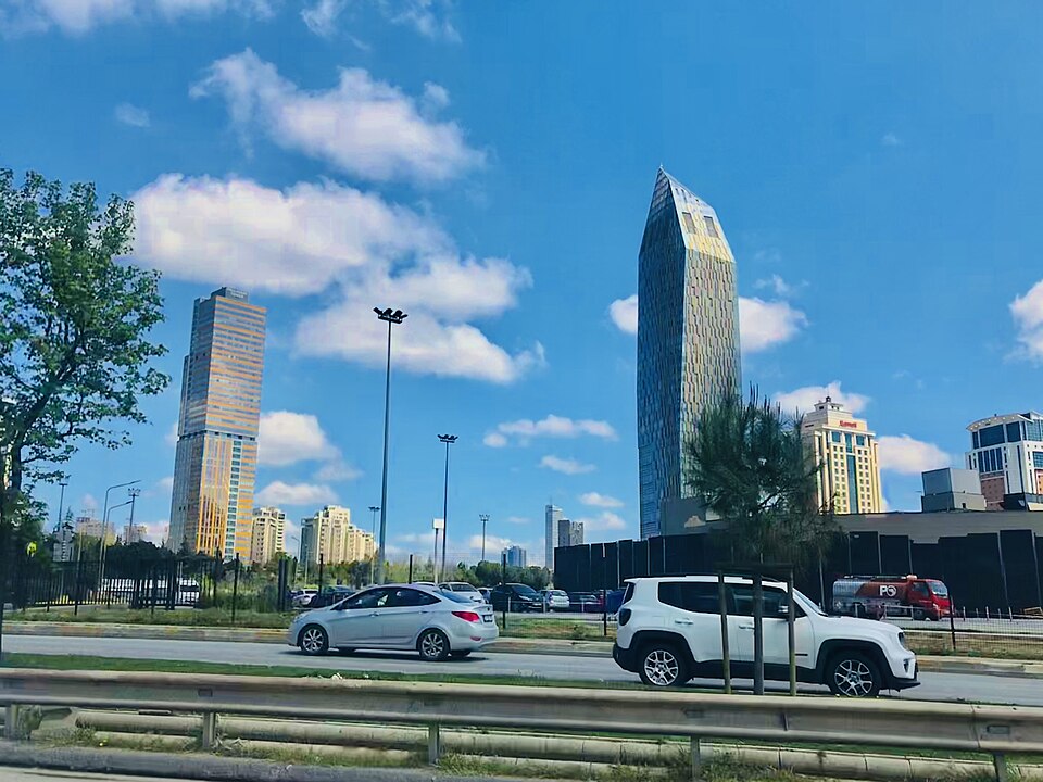 Fayl:View of Ataşehir.jpg