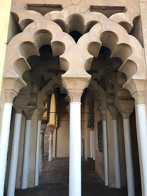 Fayl:Alcazaba of Málaga, July 2017-17.jpg