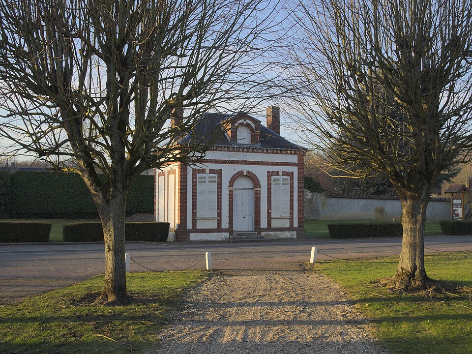 Fayl:Ancienne maire d'Aulnay sur Iton.jpg