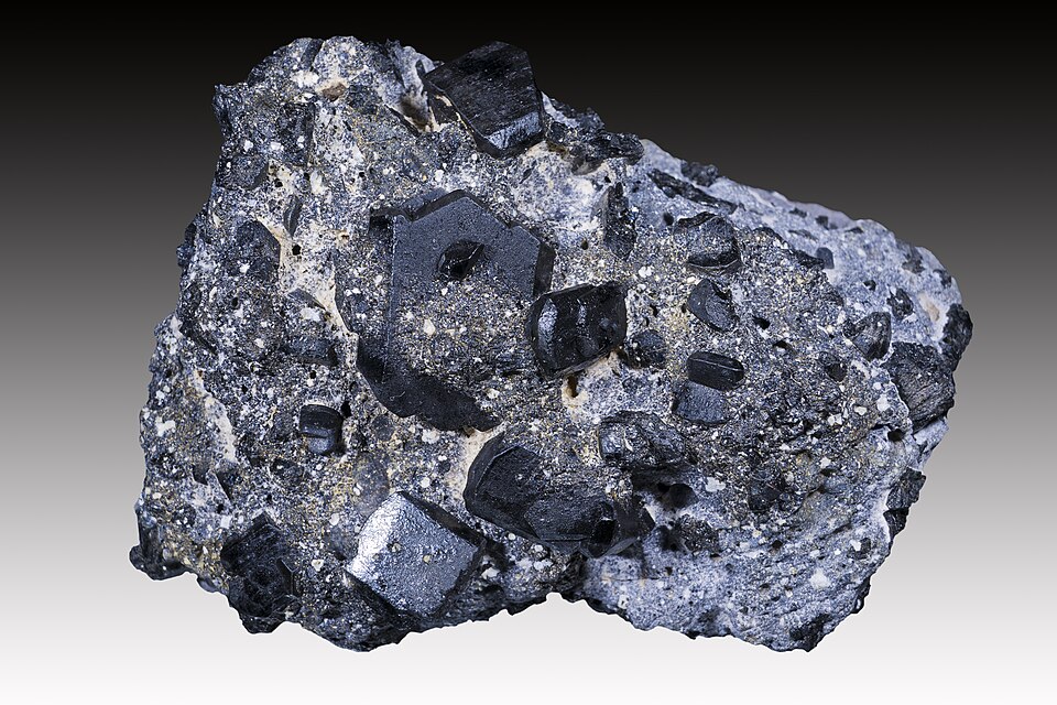 Fayl:Augite Rwanda.jpg