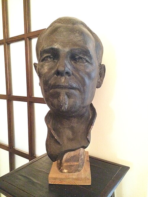 Fayl:Busto di Salvatore Calabrese.JPG