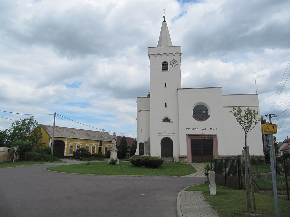 Fayl:Jevišovka (BV), náves.jpg