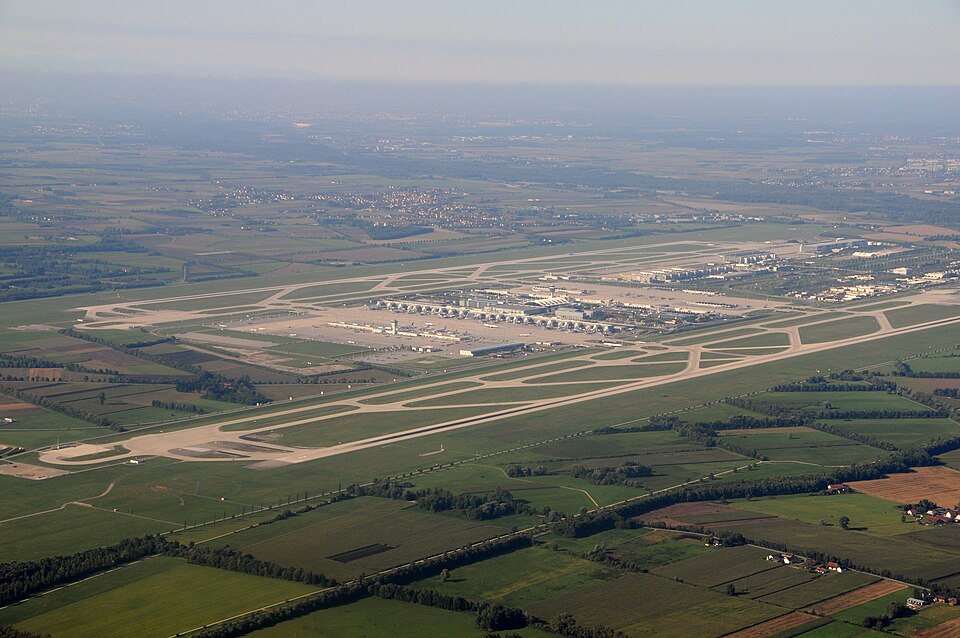 Fayl:MunichAirport2010.jpg