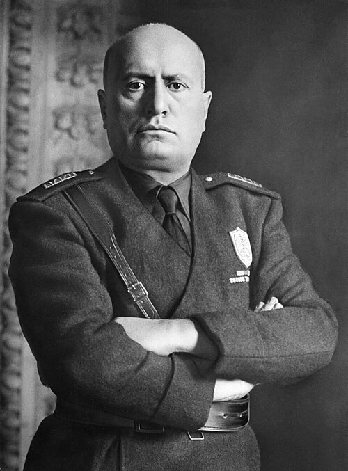 Fayl:Mussolini mezzobusto.jpg