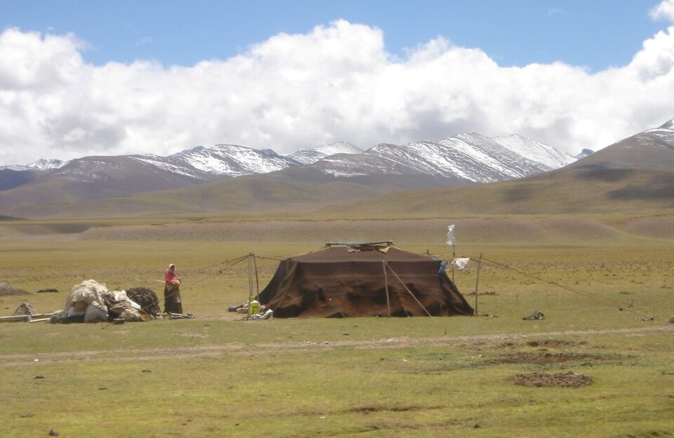 Fayl:Nomads near Namtso.jpg