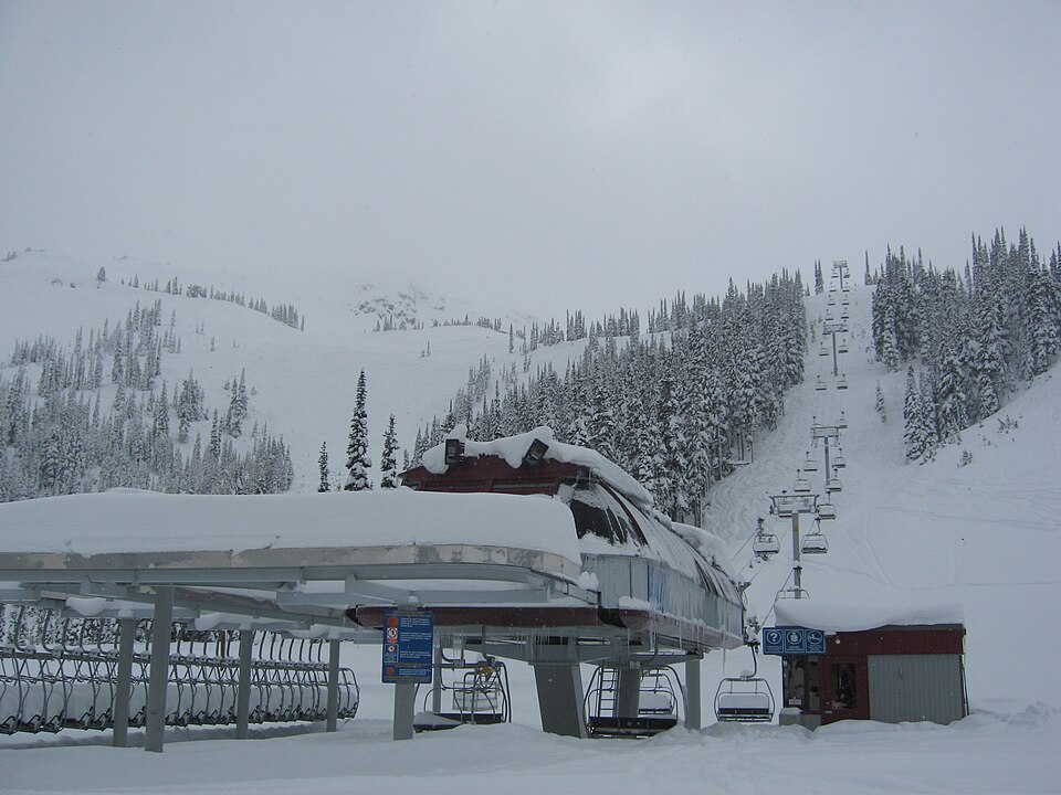 Fayl:Older Poma Detachable Whistler Canada.jpg