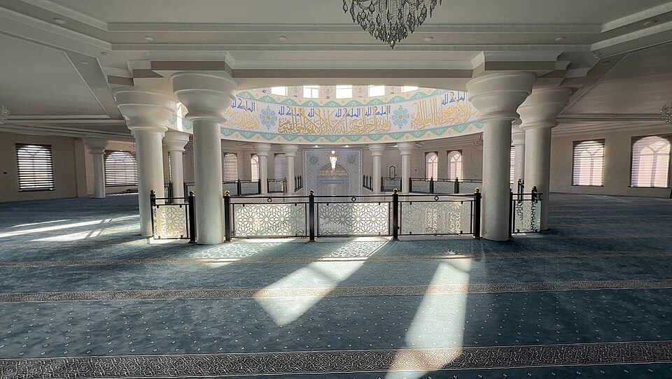 Fayl:SultonSanjarMoziyInterior4.jpg