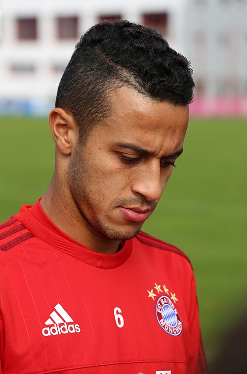 Fayl:Thiago Training FC Bayern München-8.jpg