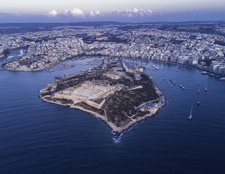 Fayl:Aerial view of Manoel Island.jpg