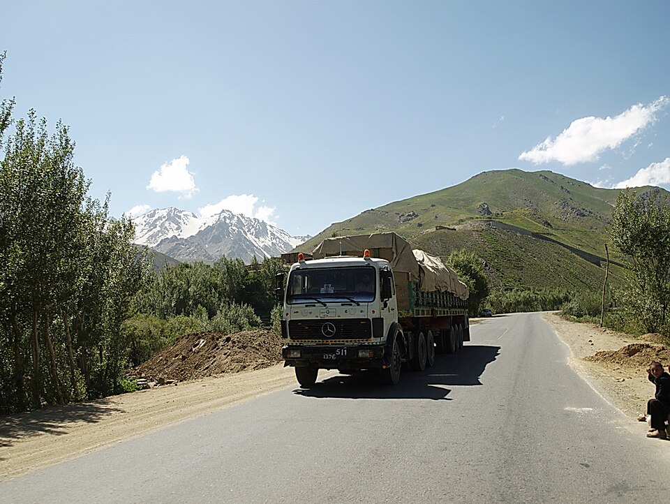 Fayl:Approaching the Salang tunnel -c.jpg