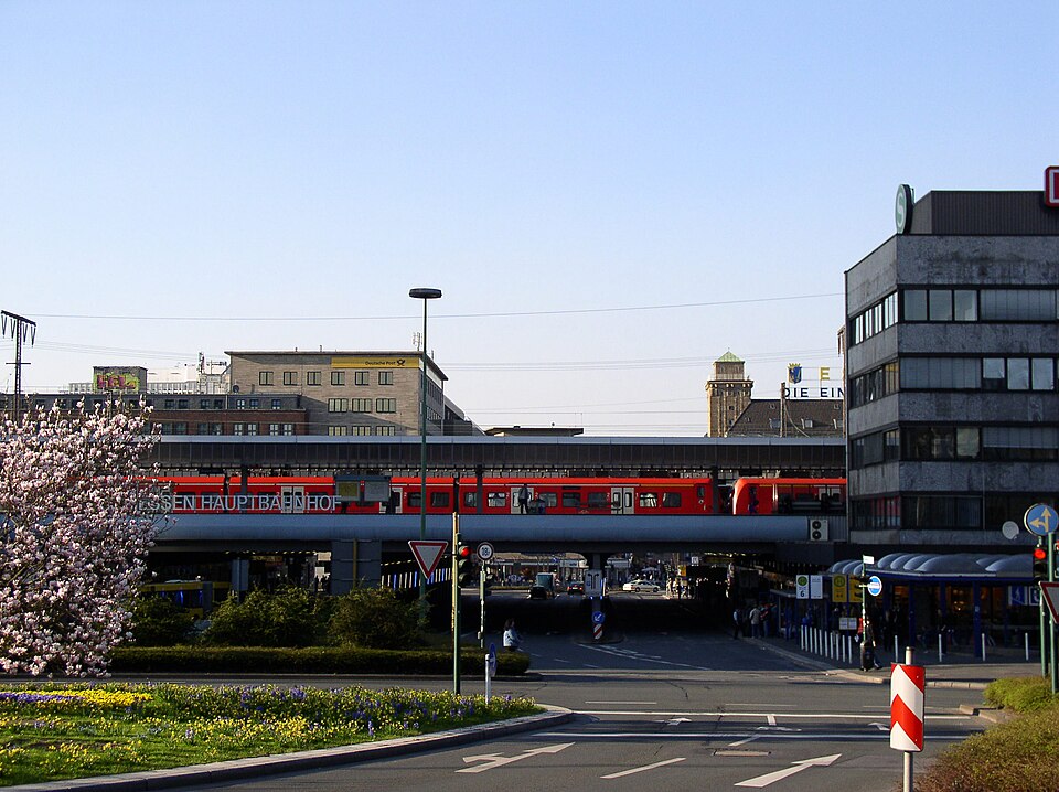 Fayl:Essen Hauptbahnhof Freiheit.jpg