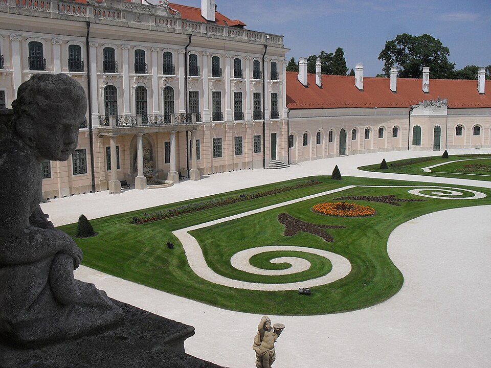 Fayl:Esterházy-kastély (4051. számú műemlék) 8.jpg