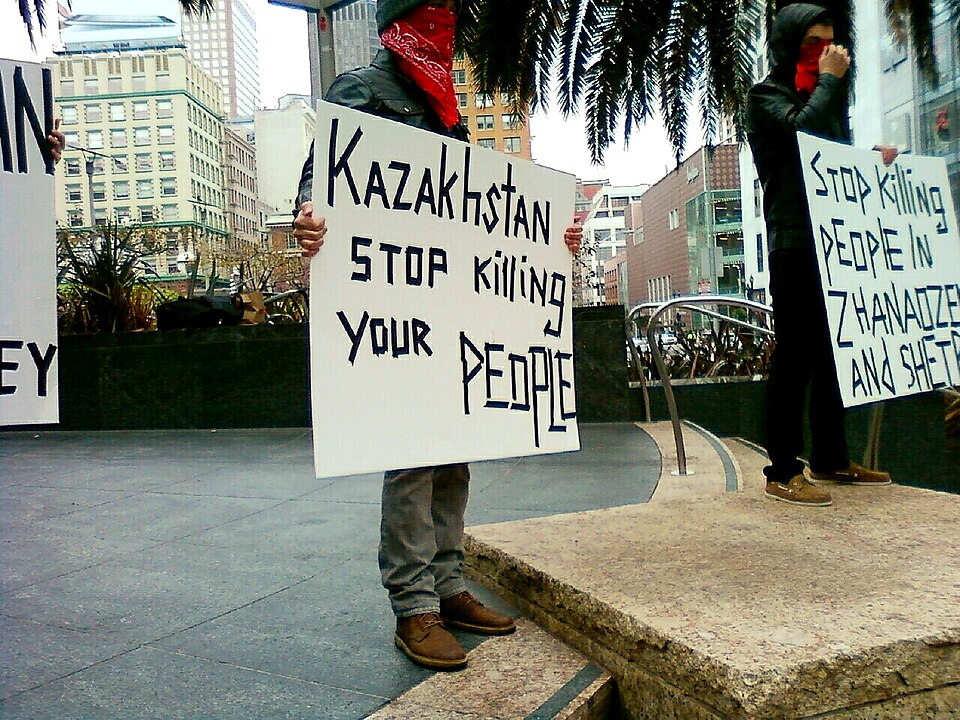 Fayl:Mangystau Union Square Protest (2011-12-18).jpg