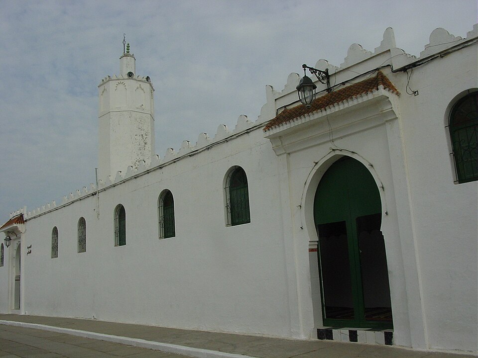 Fayl:Mesquita em Asilah.jpg