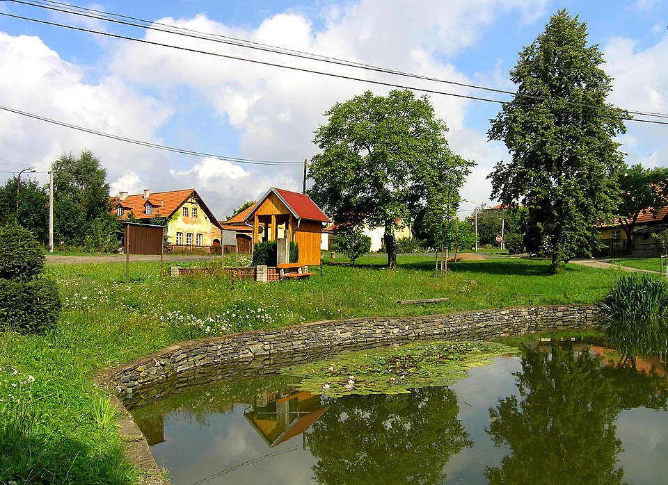 Fayl:Slavošov, Hranice, common.jpg